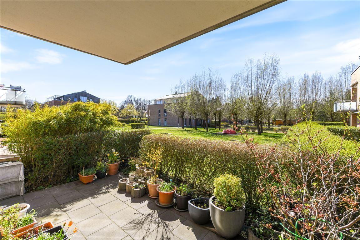 Teilweise überdachte Terrasse