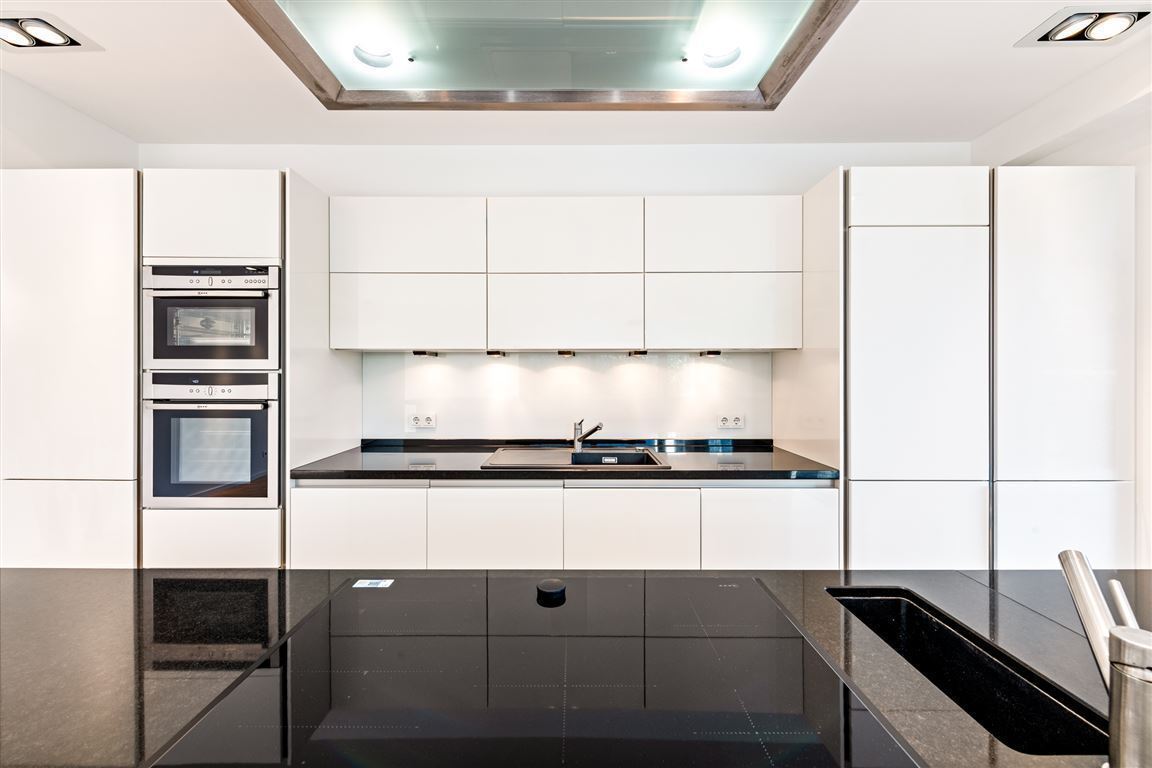 Einbauküche mit Lackfronten