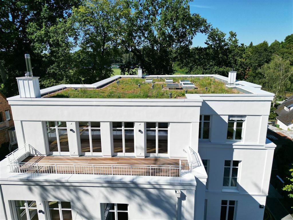 Blick auf die Hauptdachterrasse